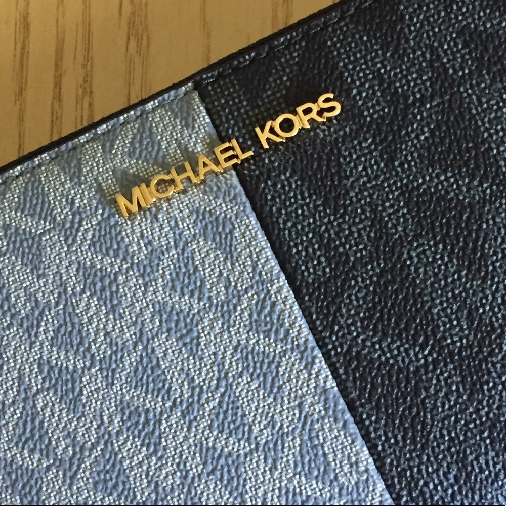 Michael Kors Jet Set Chambray Multi Wallet - Picture 4 of 9